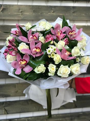 Букет цветов из: Розы и Хризантемы в Абатское