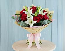 Букет цветов из:  Лилии и Розы в Абатское