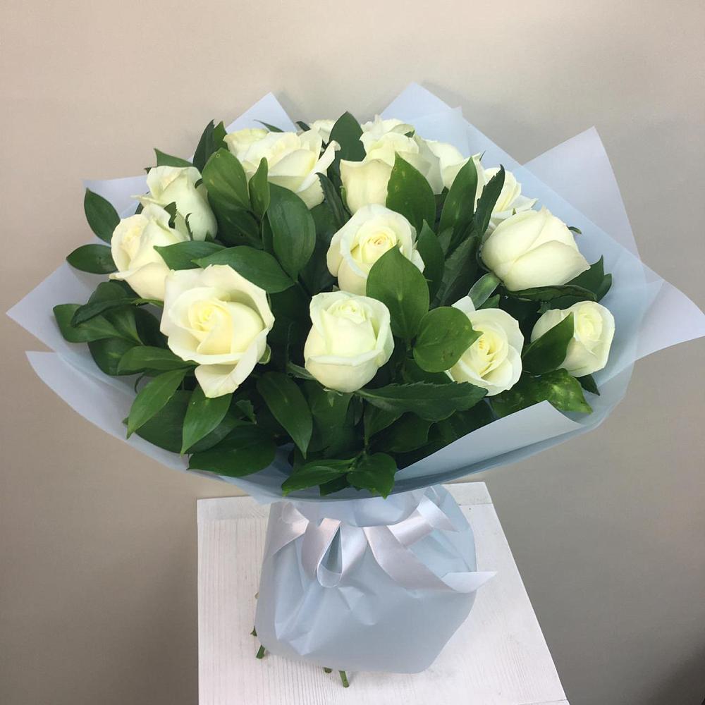 Букет 15 Белых роз Проуд в Абатское