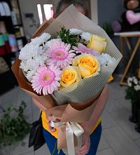Букет цветов из:  Герберы, Розы и Хризантемы в Абатское
