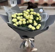 Букет Белые кустовые розы Солинеро в Абатское