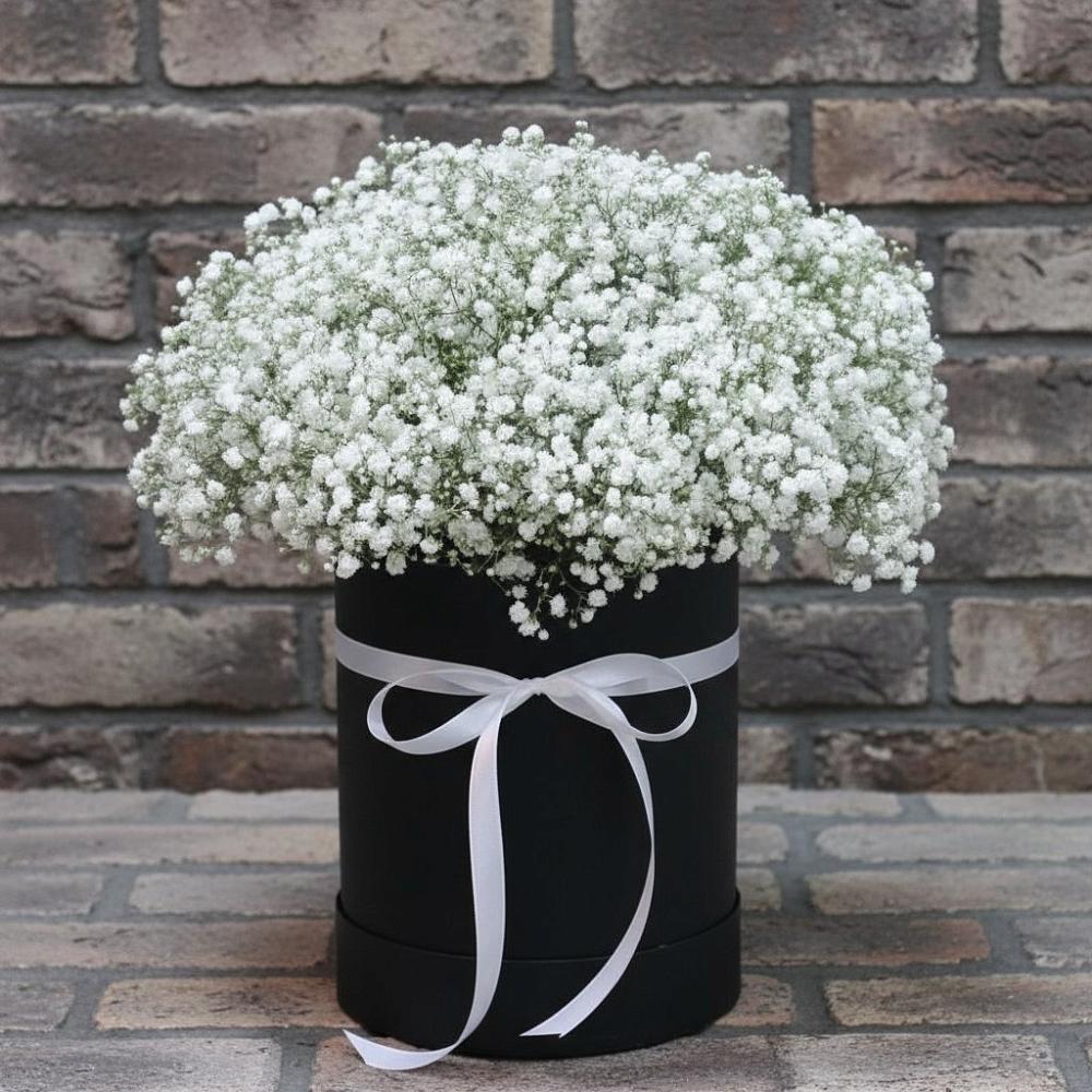 Цветочная композиция из Гипсофила в шляпной коробке в Абатское