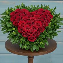 Цветочная композиция из Розы в виде сердца в Абатское