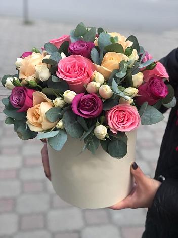 Цветочная композиция из Розы в шляпной коробке в Абатское