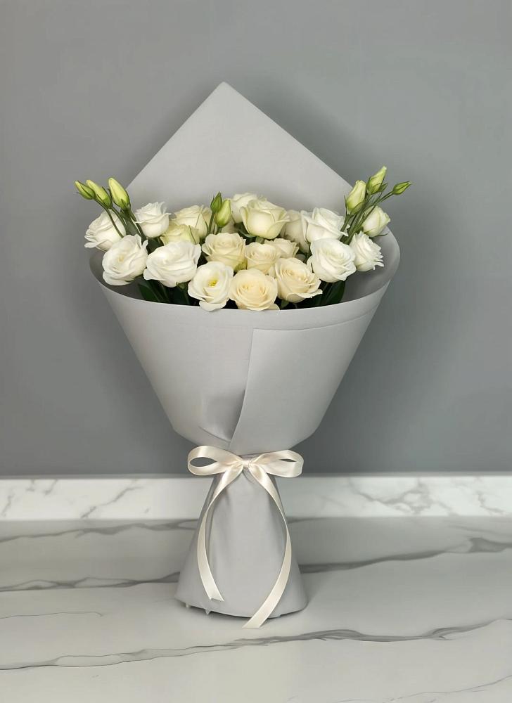 Букет цветов из: Розы и Лизиантусы в Абатское