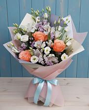 Букет цветов из:  Лизиантусы, Розы, Альстромерии и Гипсофила в Абатское