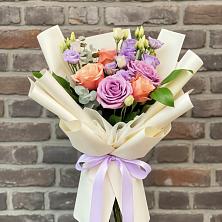 Букет цветов из:  Лизиантусы и Розы в Абатское