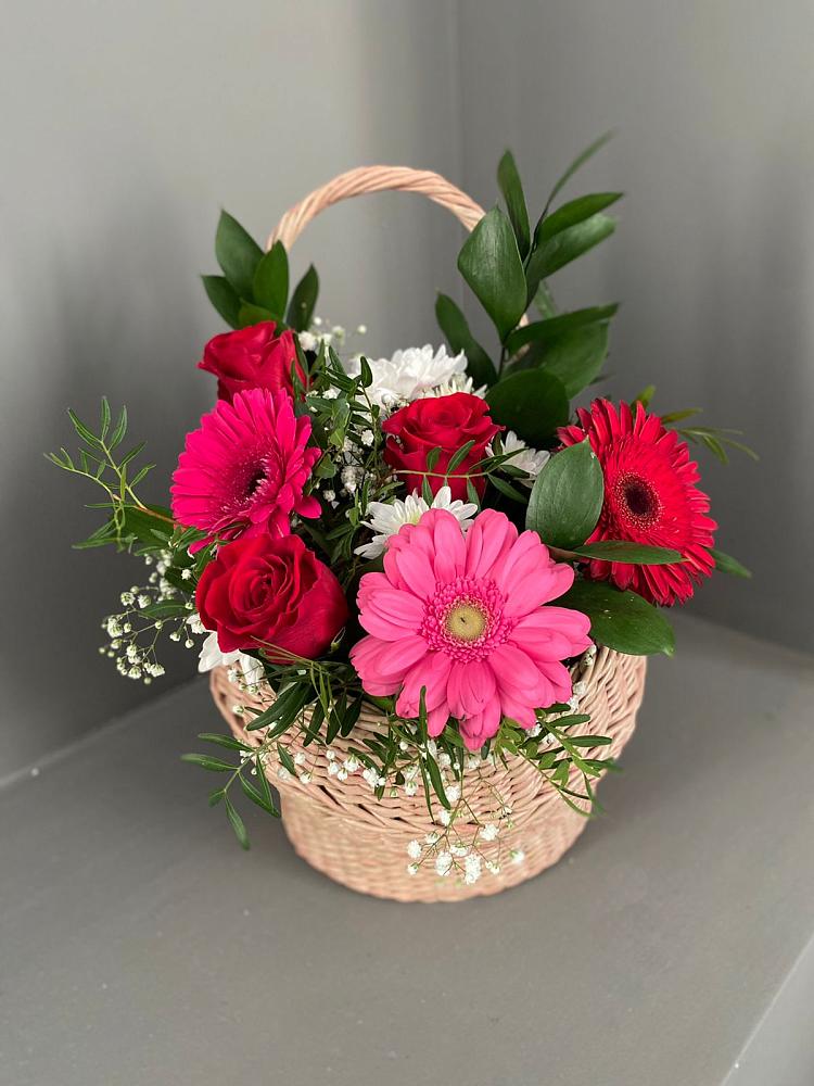 Цветочная композиция из Розы, Хризантемы и Герберы в корзине в Абатское