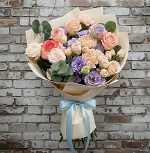 Букет цветов из:  Розы, Лизиантусы и Гвоздики #REPLACE_PRED# Абатское