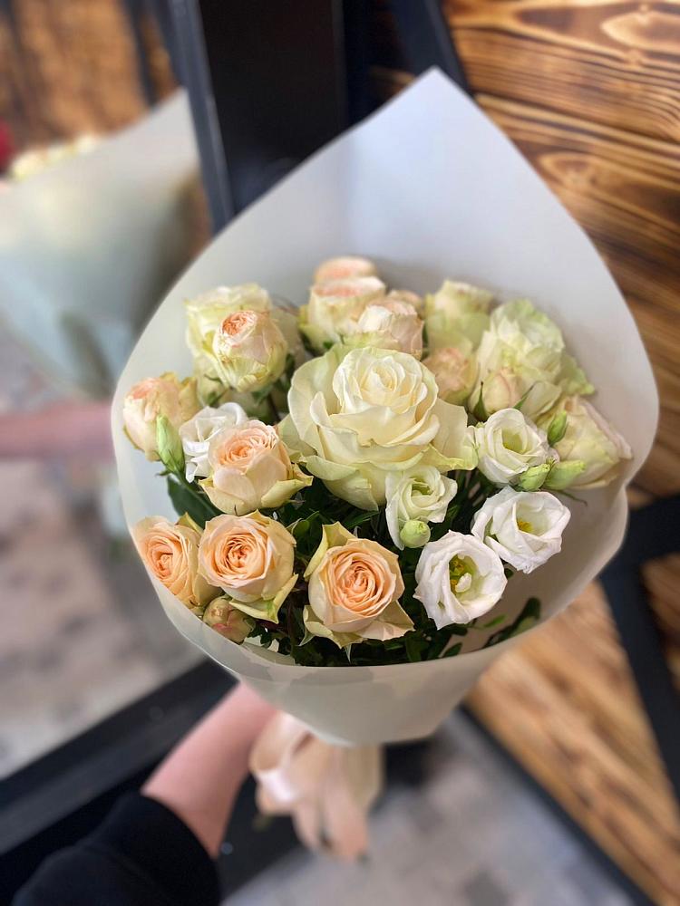 Букет цветов из: Розы и Лизиантусы в Абатское