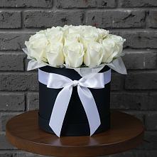 Цветочная композиция из Розы в шляпной коробке в Абатское